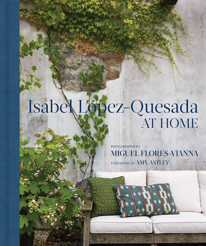 At Home: Isabel López-Quesada: Combining period and contemporary furniture and art, the homes of Isabel López-Quesada are unforgettable book cover by Isabel López-Quesada