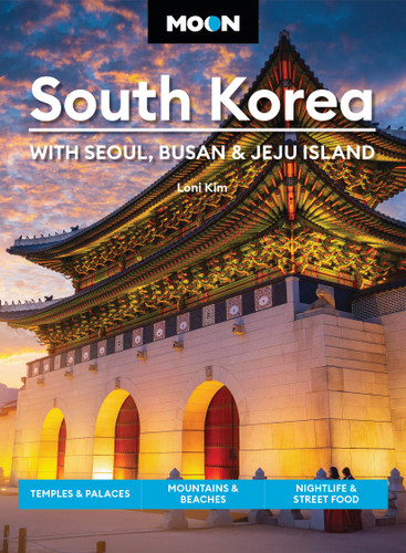 Moon South Korea: With Seoul, Busan & Jeju Island: Temples & Palaces, Mountains & Beaches, Nightlife & Street Food (Moon Asia & Pacific Travel Guide) book cover by Loni Kim, Moon Travel Guides