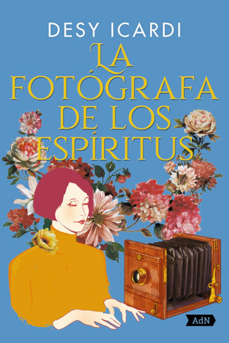 La fotógrafa de los espíritus book cover by 