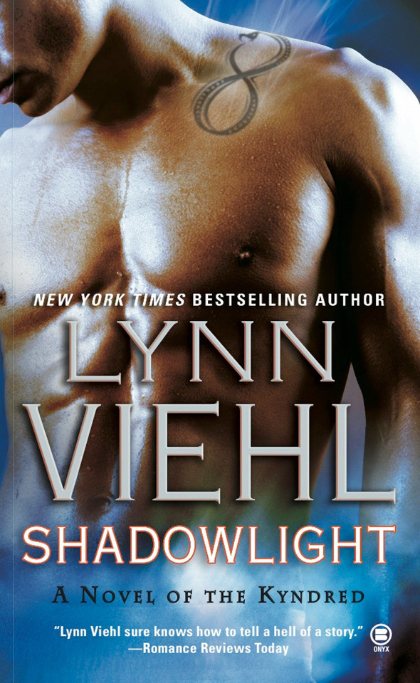Shadowlight: A Novel of the Kyndred (Kyndred Novel) book cover by Lynn Viehl
