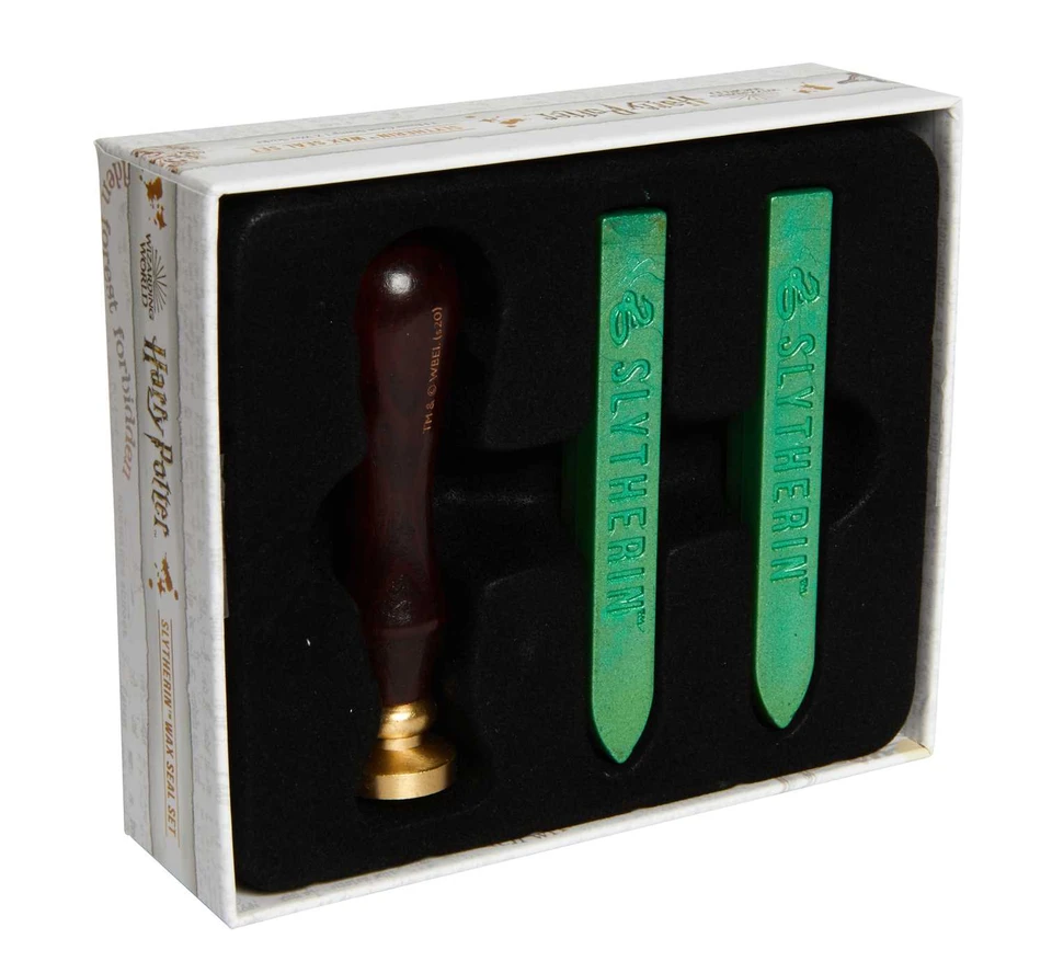 Harry Potter: Slytherin Wax Seal Set (Harry Potter) book cover by Insight Editions