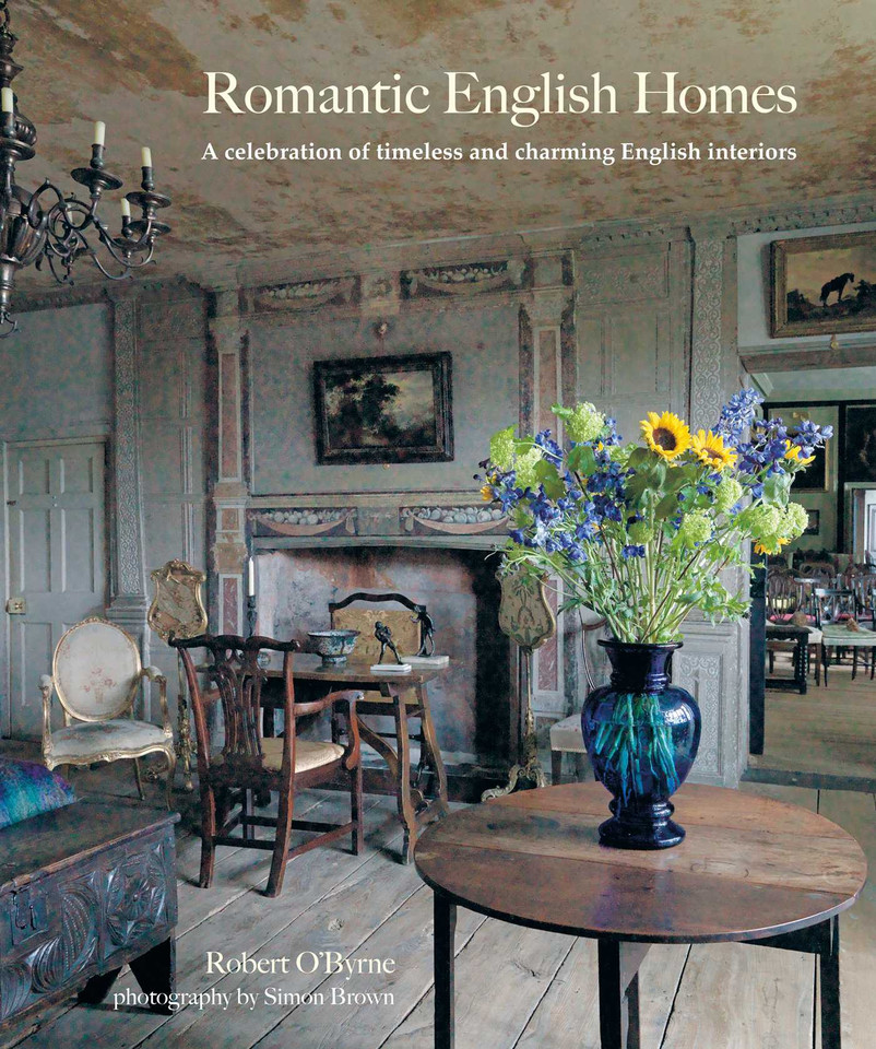 Romantic English Homes: A celebration of timeless and charming English interiors book cover by Robert O'Byrne