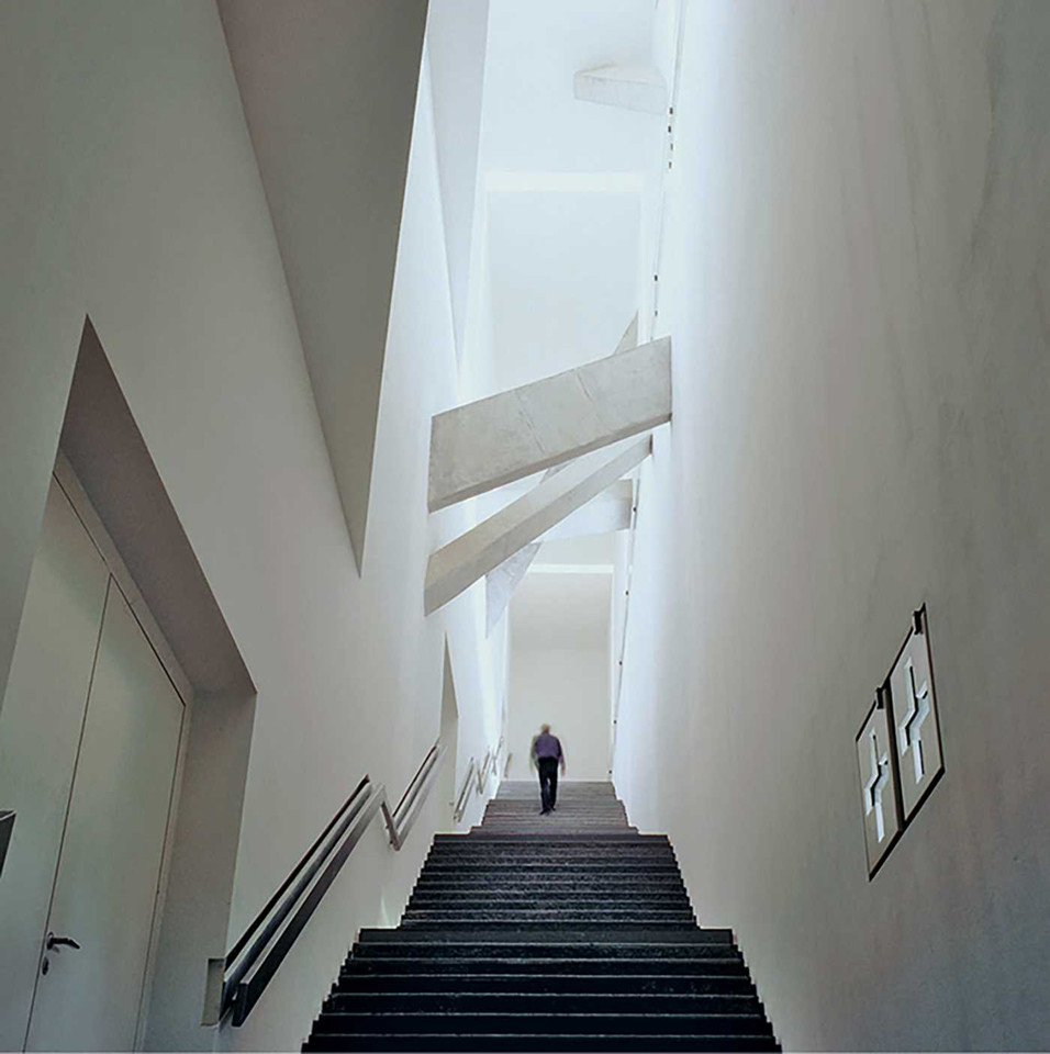 Modern Architecture in Berlin book cover by Rolf Rave