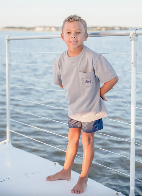 Gray boys t-shirt with a vibrant stingray print at the back, creating a fun and adventurous look. Gray boys t-shirt with a vibrant stingray print at the back, creating a fun and adventurous look.