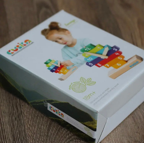 Wooden educational toy enhancing spatio-temporal skills Wooden educational toy enhancing spatio-temporal skills