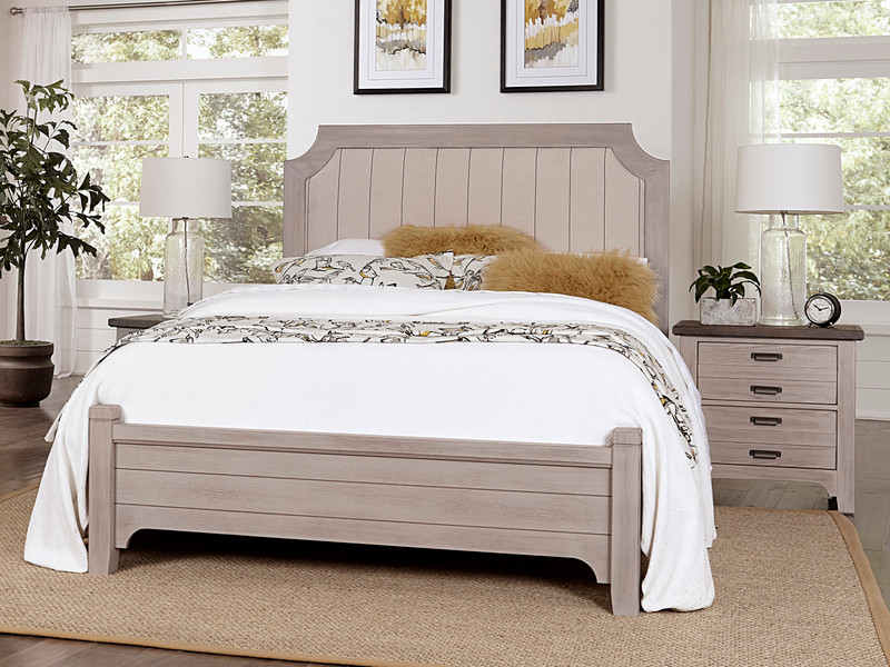 Country House Upholstered Bed, Queen - Grey Finish