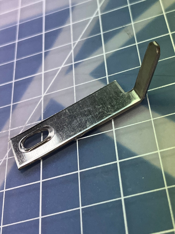 B21010916 HINGE CLIP