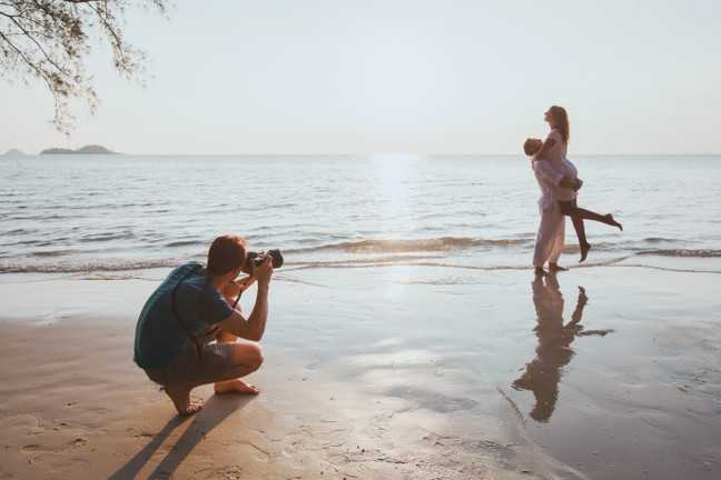 Discover the Romantic Elegance of a Digital Photo Frame for Your Wedding and Engagement Photos