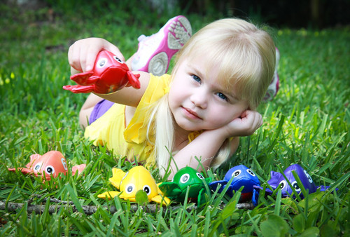 FP-510 Set of 6 JUMBO Beanbag Frogs plus Booklet and Bonus Activities