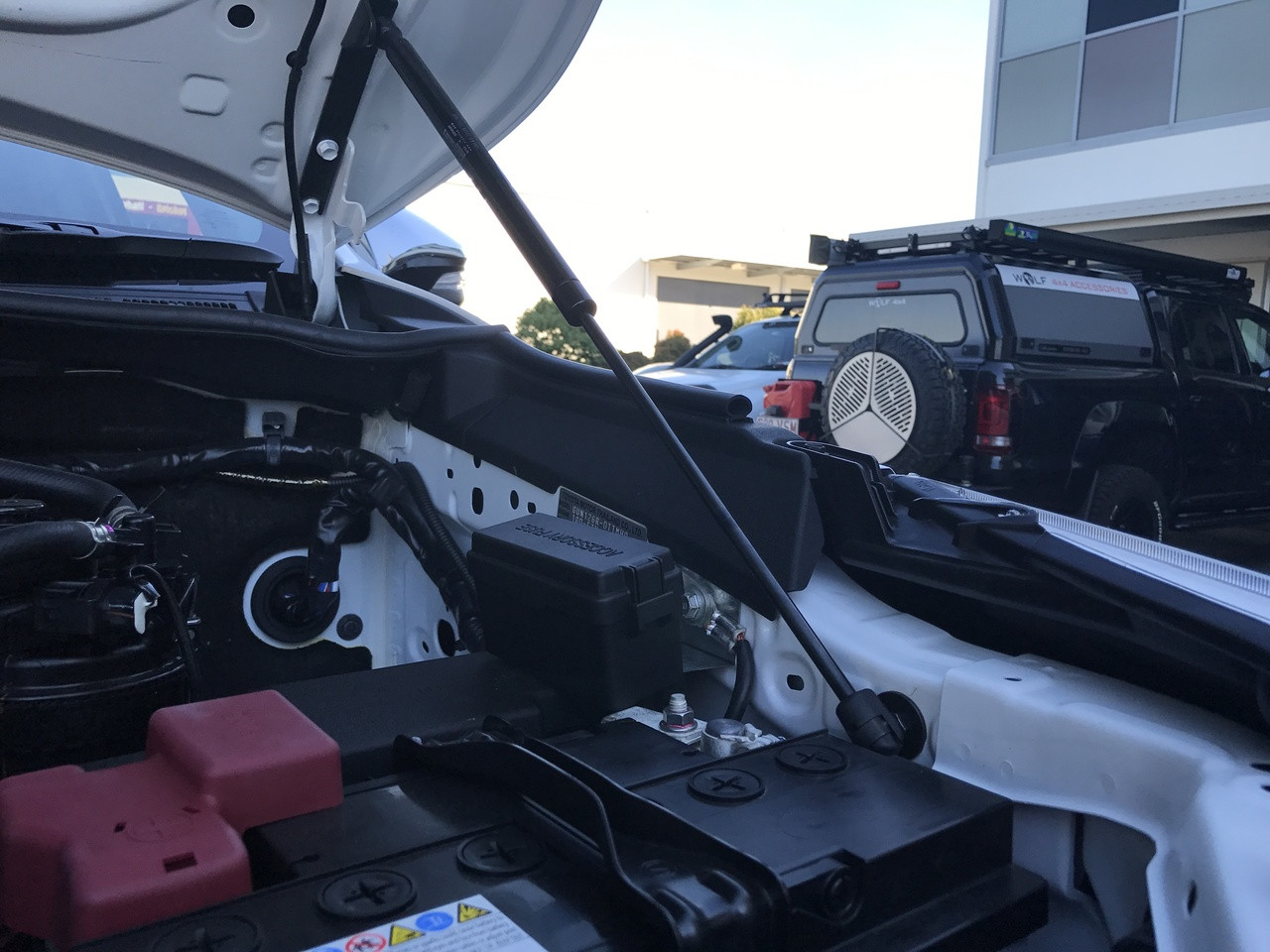 EZ-Up Hoodlift for Toyota Hilux N80