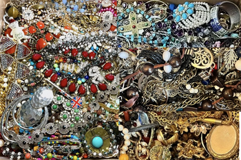 10 lots of 10 lbs= 100 lbs  Vintage & Modern Jewelry Lot some broken some not Necklaces, Bracelets, Earrings- No Plastic All metal !!