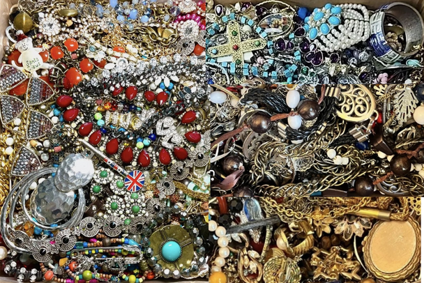 10 lbs Vintage & Modern Jewelry Lot some broken some not Necklaces, Bracelets, Earrings- No Plastic All metal !!
