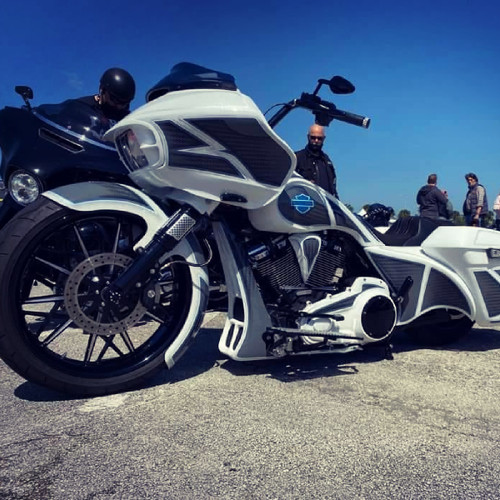Stiletto Harley V-Rod Black Wheels