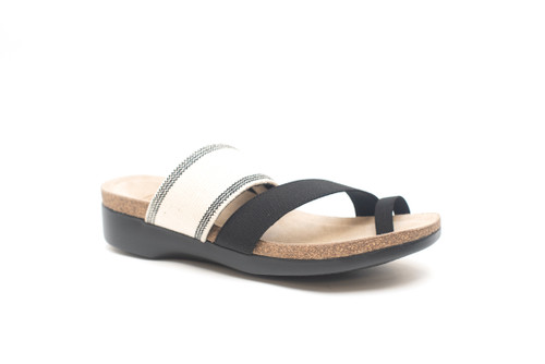 Munro M485602 Aries - Cream W/ Black Strip