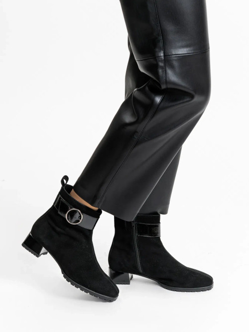 Ara Gloucester - Black