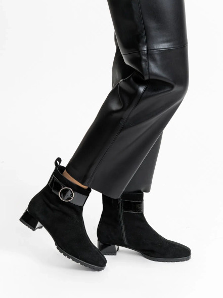 Ara Gloucester - Black