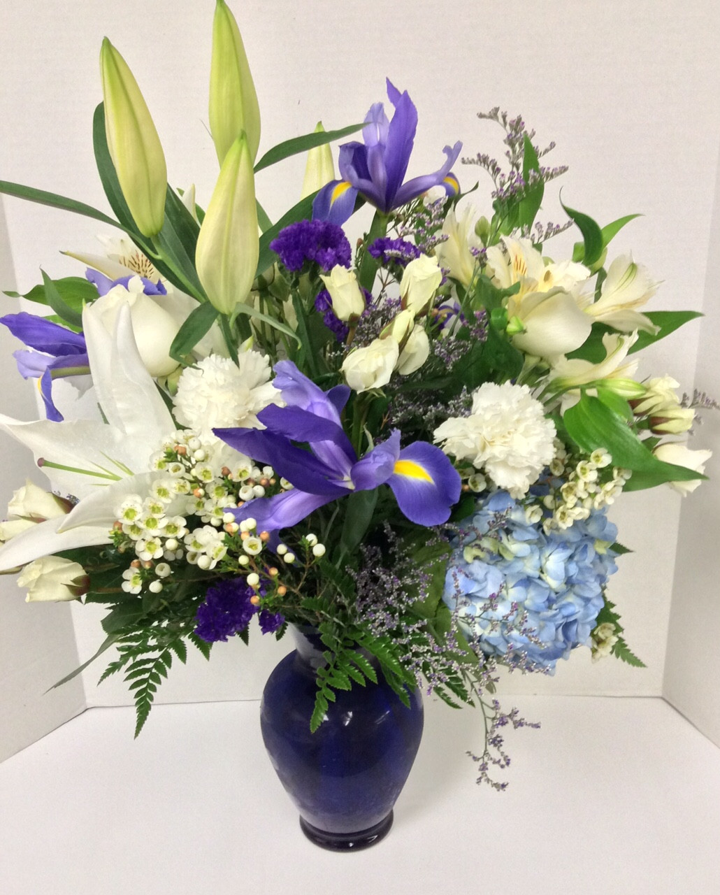 beautiful blue flower arrangements