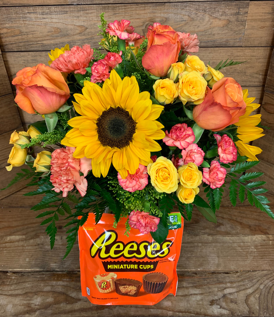 Peanut M&Ms Lover” Fresh Vase Arrangement with 10.7 Ounce bag of candy -  Centerville Florists