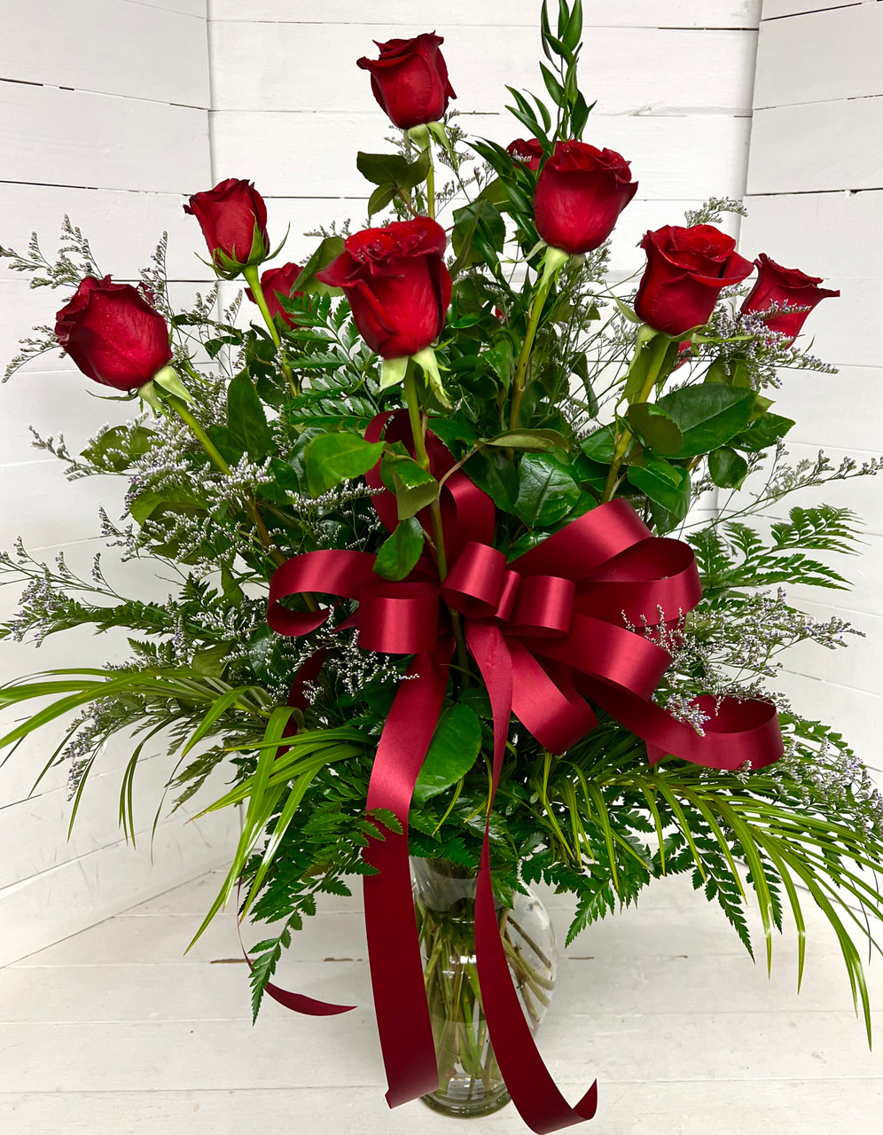 Stylish 12 Premium Long Stemmed Roses with Limonium and Bow