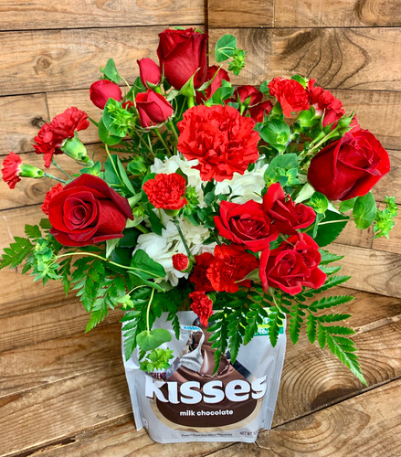 “Hershey’s Kisses Lover” Fresh Vase Arrangement with 10.8 Ounce Bag of Candy 