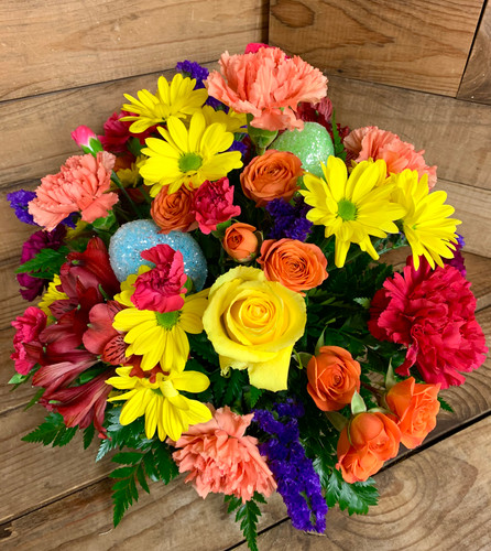 Vivid Centerpiece with Glittery Eggs