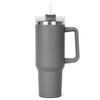 A drink bottle in grey with a handle and a transparent lid, featuring a straw. It has a sleek, modern design.