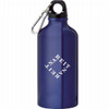 A drink bottle in navy blue aluminium with a black cap and a metal carabiner, featuring a logo.