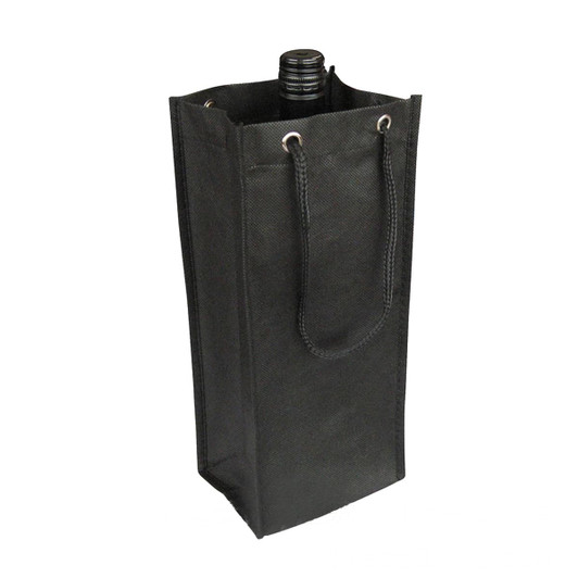 A drink bottle is encased in a black non woven single bottle bag with a rope handle and a rectangular base.