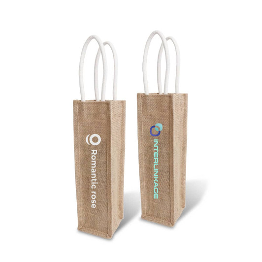 A jute wine carrier in natural brown featuring two compartments and white rope handles, with a logo.