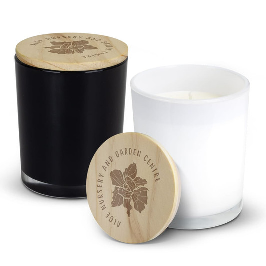 A black and a white scented candle with wooden lids, featuring engraved logos on the lids.