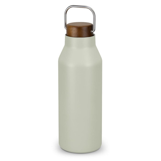 A drink bottle in a soft green finish with a wooden lid and a metal handle. Features a logo on the surface.