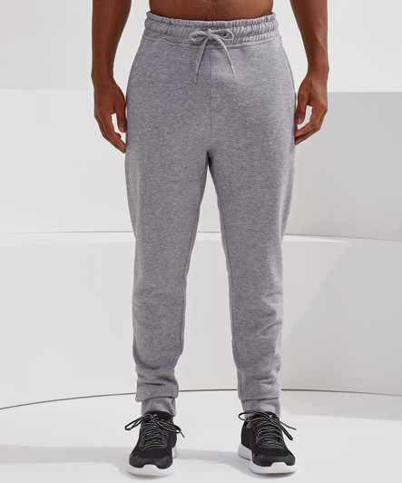 Fitted joggers in light grey, featuring an elastic waistband and a casual fit. The model wears dark footwear.