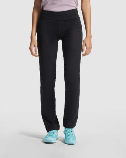 Black straight-cut leggings with a wide waistband, paired with blue sports shoes. A model stands with hands at sides.