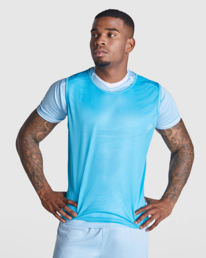 A light blue sports bib made from breathable material, featuring a logo on the front.