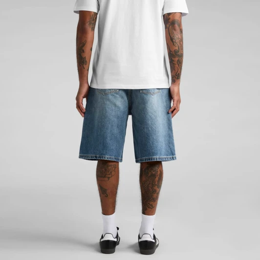 Denim shorts in light blue with a relaxed fit, featuring a plain back design and a branded logo.