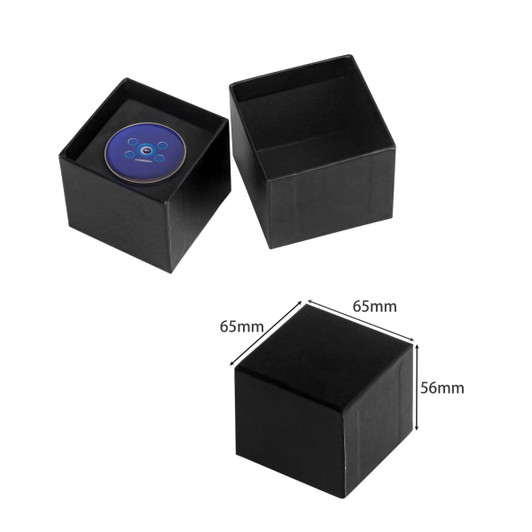 A round, blue car clip air freshener inside a black box, alongside a measurement guide for the box dimensions.