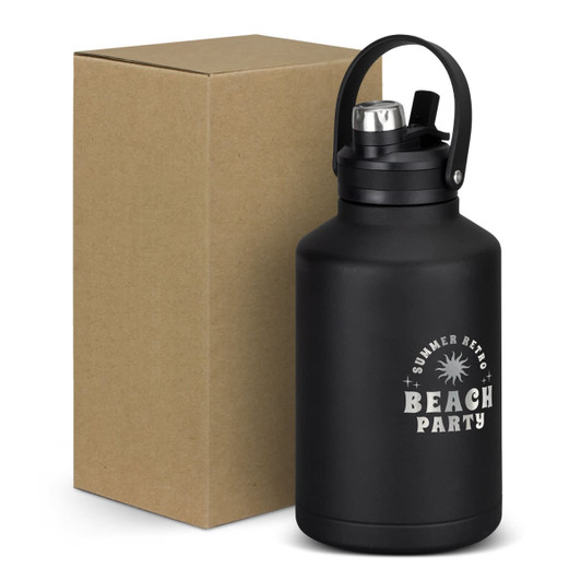 A drink bottle in matte black with a sturdy lid, packaged in a plain brown box. Features a logo.