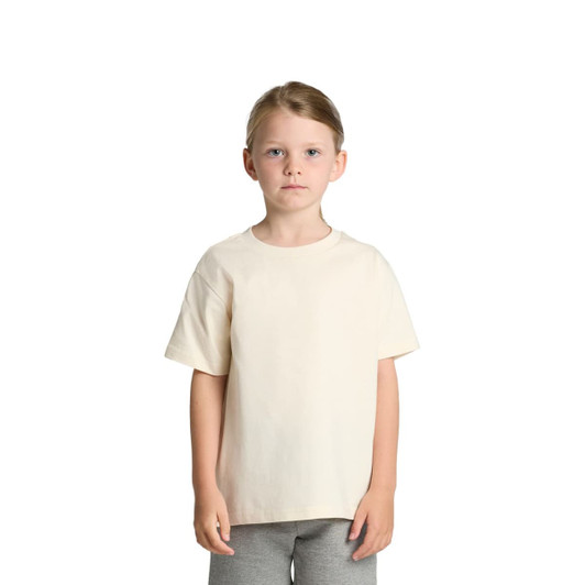 A plain beige kids' t-shirt with short sleeves, featuring a relaxed fit. Includes a logo on the chest.