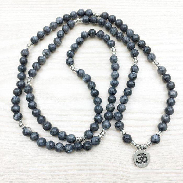 Bracelet Mala Om de 108 perles en Labradorite Grise Naturelle zaxx