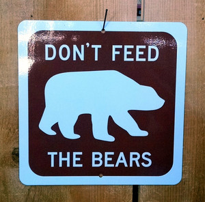 Don't feed the bears sign Don't feed the bears sign