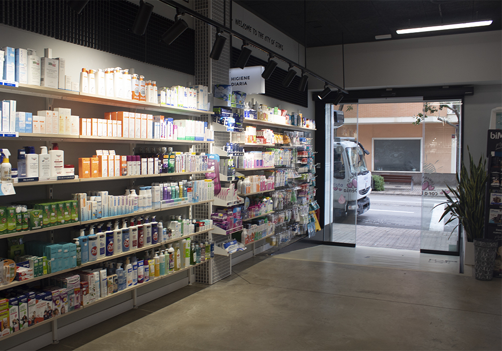Entrada de la Farmacia Vives García en Denia