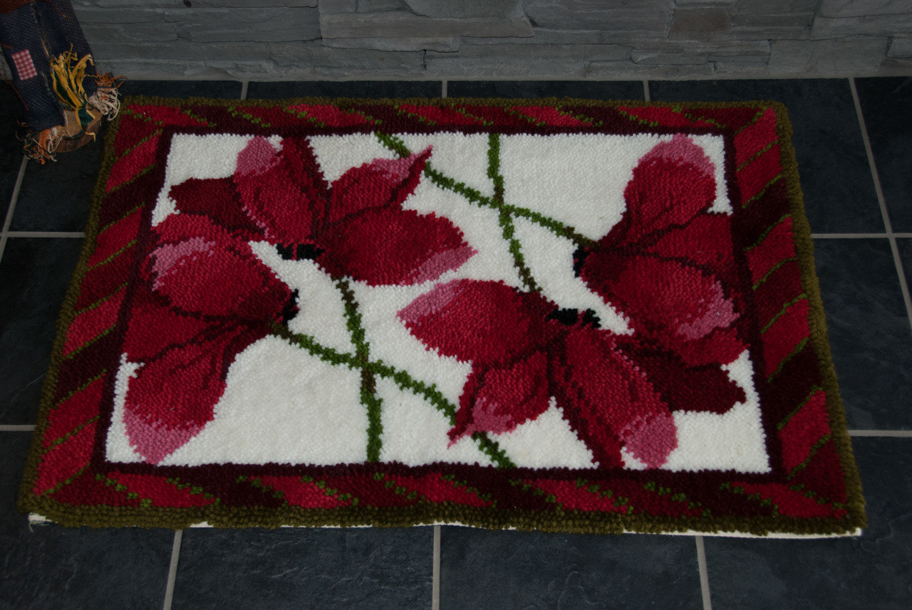 Cyclamen Latch Hook Rug Kit