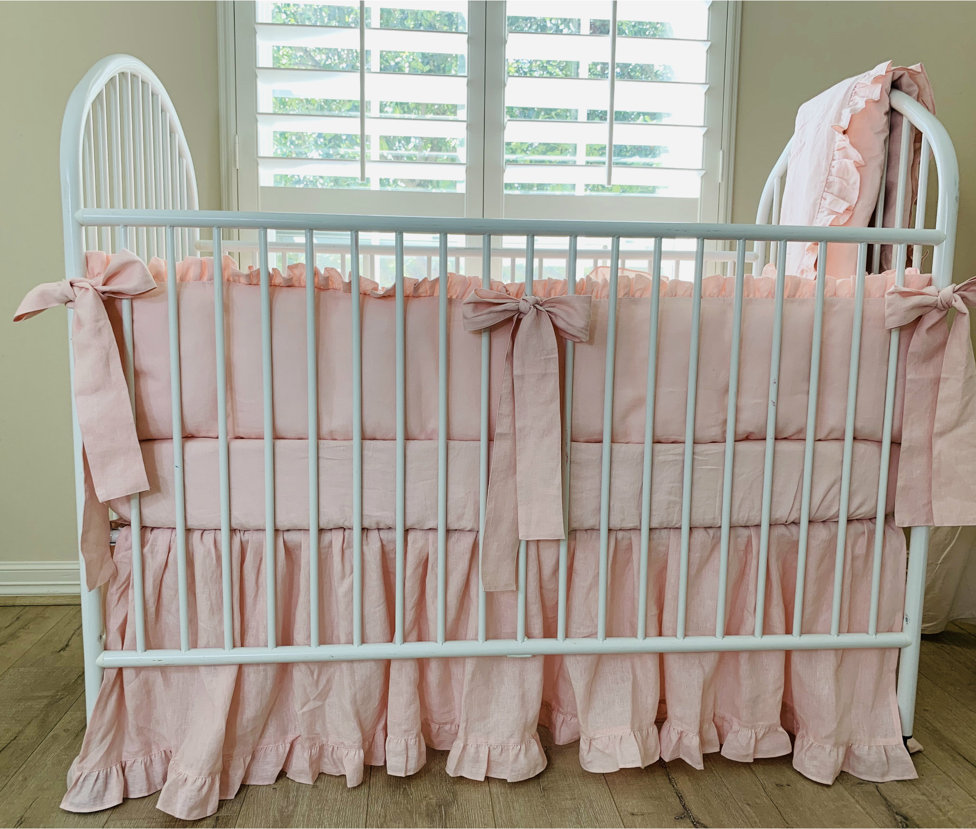 Teleurstelling Ounce bureau Dogwood Pink Linen Ruffled Bumper with Sash Ties, Gathered Crib Skirt