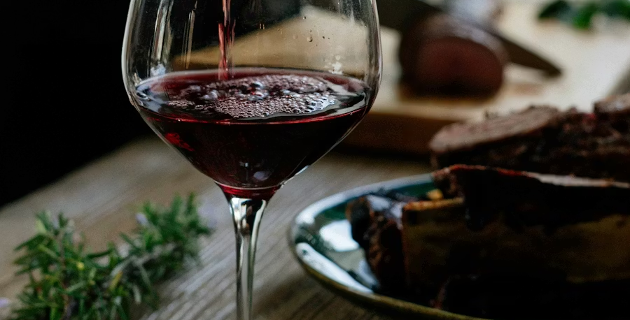Red vs. White: Choosing the Right Wine for Any Occasion