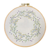 Image of downloadable sashiko Christmas Wreath design and instructions