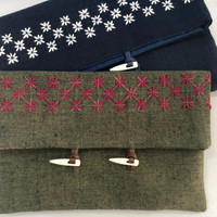 Daisy Clutch Purse Pattern PBDC-022019 Daisy Clutch Purse Pattern PBDC-022019