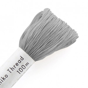 Inspired by the "silver gray" color that has been enjoyed in ink paintings and kimonos from the Edo era as a colorless yet elegant color. By stitching on white fabric or combining it with black thread, it will look like an ink painting.