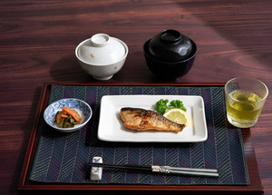 This sashiko placemat feature a traditional Japanese design and stitched in dark, moody tones, it makes a distinctive statement on your dining table. 
