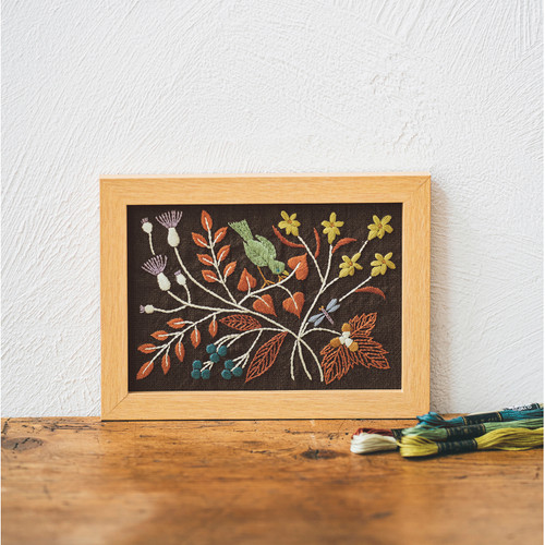Autumn Embroidery Kit - Alice Makabe (EK-7539) Autumn Embroidery Kit - Alice Makabe (EK-7539)