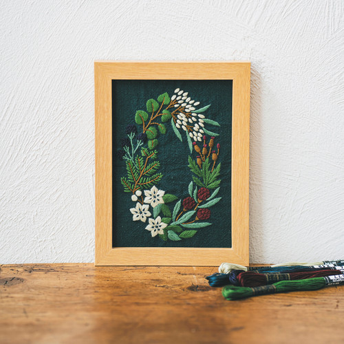 Winter Embroidery Kit - Alice Makabe (EK-7540) Winter Embroidery Kit - Alice Makabe (EK-7540)